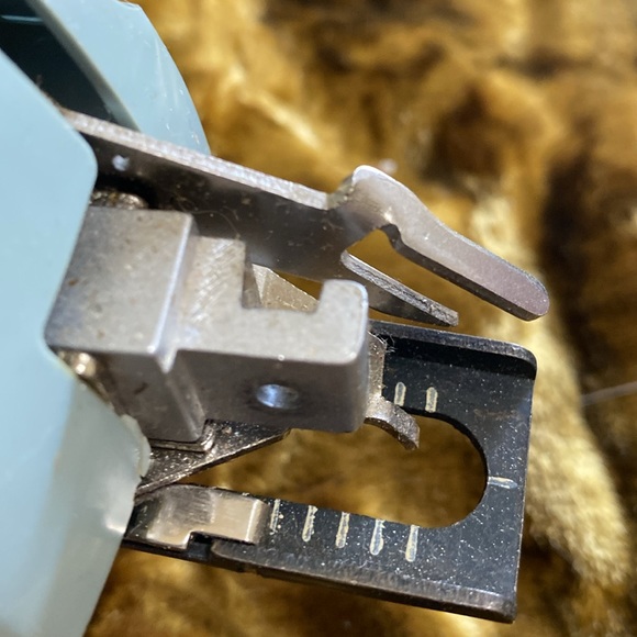 Greist Buttonholer Vintage with Original Box Model #1 - Picture 9 of 16